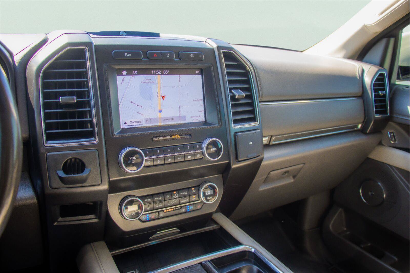 Used 2019 Ford Expedition Limited w/ Equipment Group 301A RWD image 15