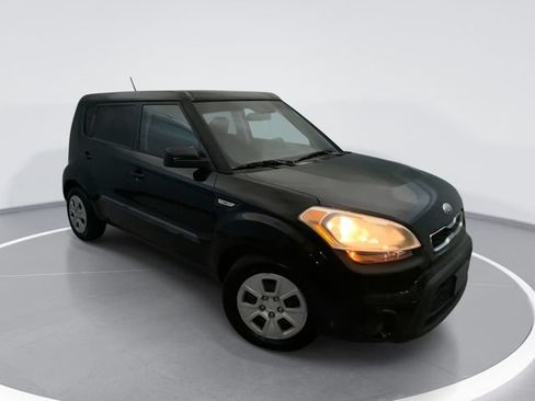 Used 2013 Kia Soul FWD image 1
