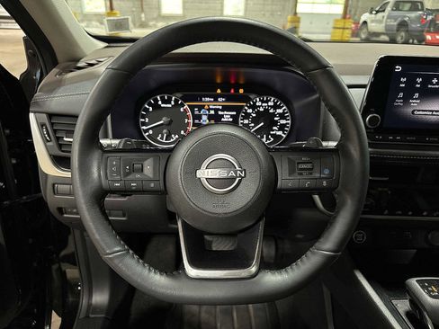 Used 2023 Nissan Rogue SV w/ SV Premium B Package image 18