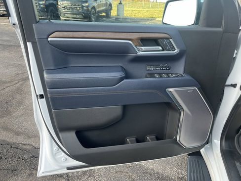 Used 2022 Chevrolet Silverado 1500 High Country w/ High Country Premium Package image 9