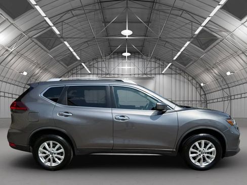 Used 2019 Nissan Rogue SV image 4