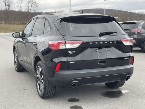 Used 2022 Ford Escape SE w/ SE Sport Appearance Package image 6