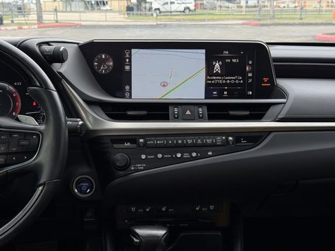 Used 2020 Lexus ES 300h w/ Premium Package image 27