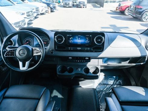 Used 2023 Mercedes-Benz Sprinter 2500 image 11
