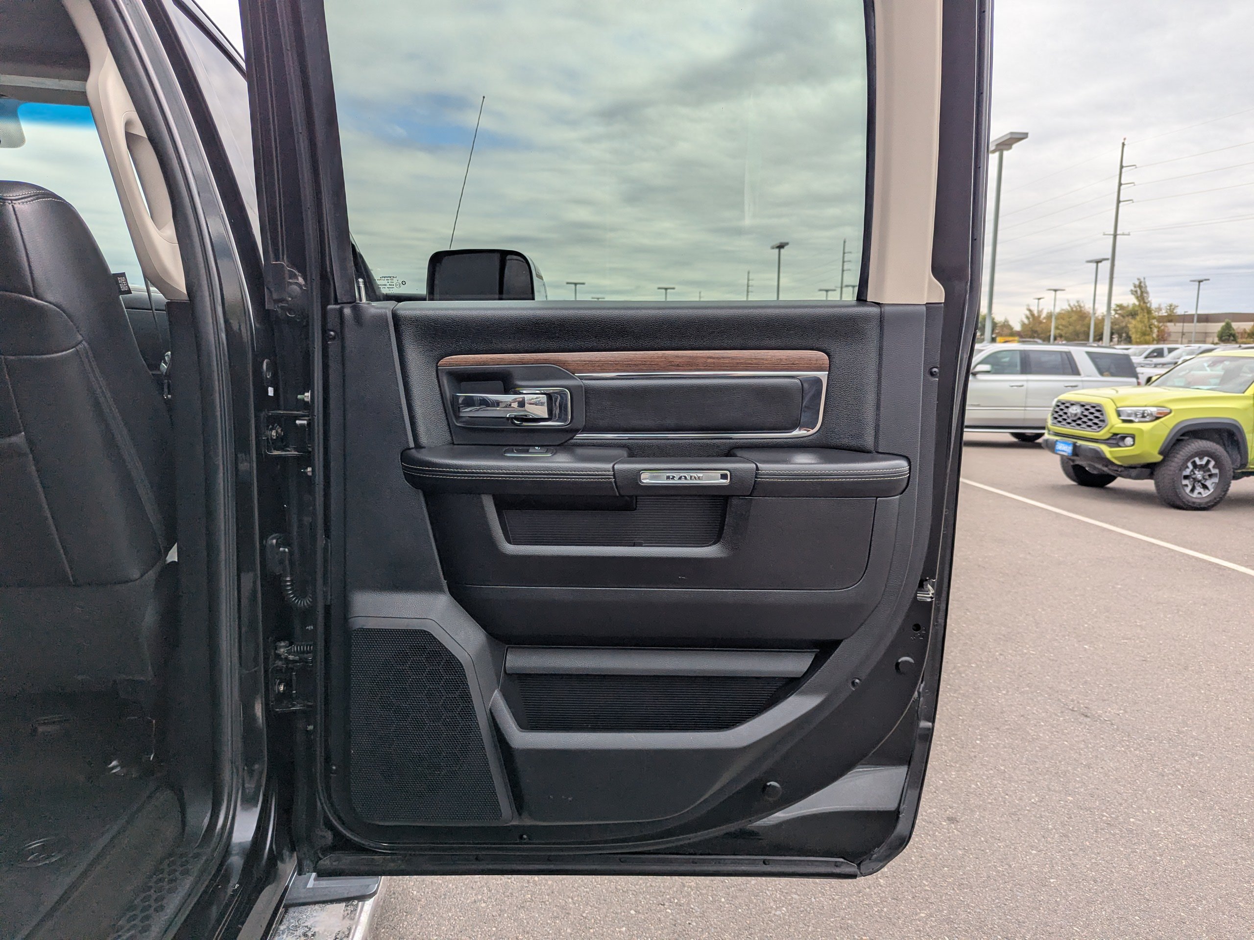 Used 2017 RAM 2500 Laramie AWD/4WD image 38