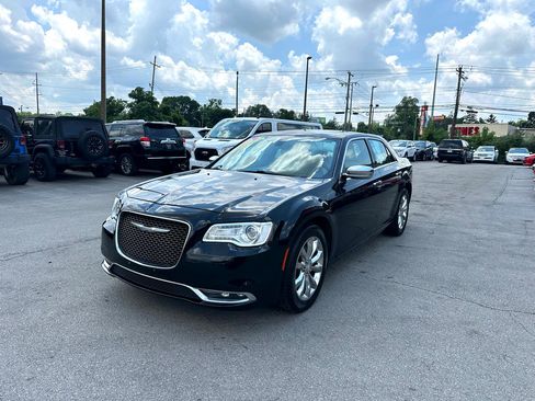 Used 2016 Chrysler 300 C image 7