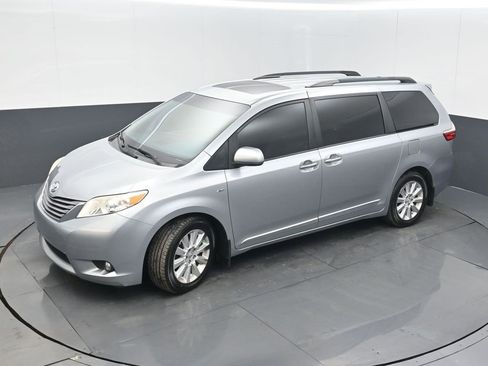 Used 2016 Toyota Sienna XLE image 36