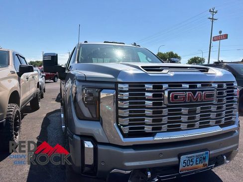 Used 2025 GMC Sierra 3500 Denali w/ Denali Reserve Package AWD/4WD image 6