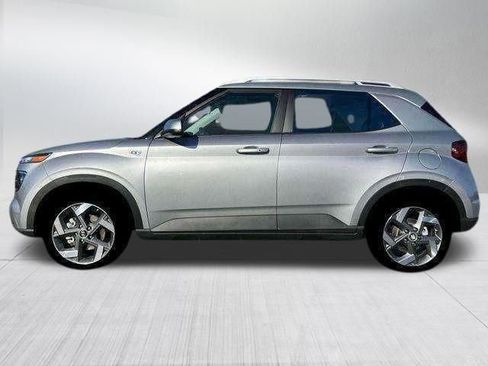 New 2025 Hyundai Venue SEL image 3
