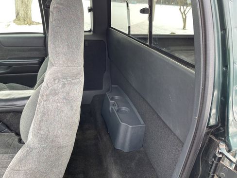 Used 2002 Chevrolet S10 Pickup LS w/ LS Preferred Equipment Group image 24