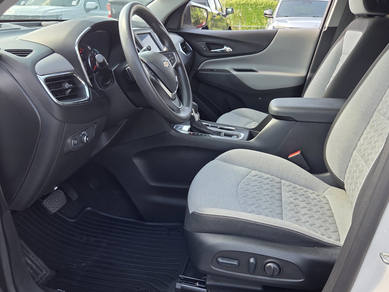 Certified 2022 Chevrolet Equinox LS w/ LS Convenience Package FWD image 9