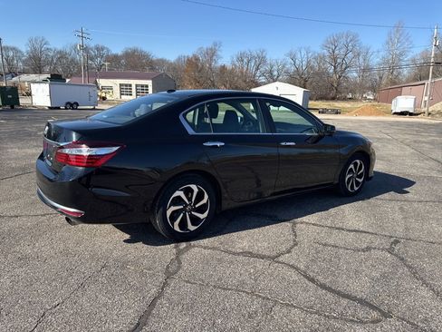 Used 2016 Honda Accord EX image 5