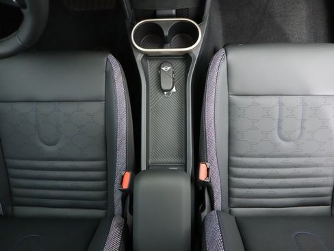 Certified 2025 MINI Cooper 2-Door Hardtop image 19