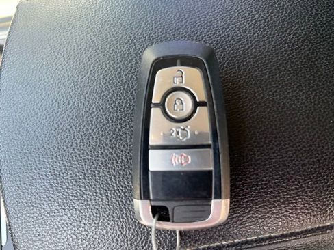 Used 2020 Ford Fusion SE w/ Equipment Group 151A FWD image 23