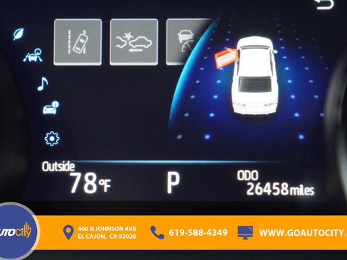 Used 2022 Toyota Camry XSE image 3