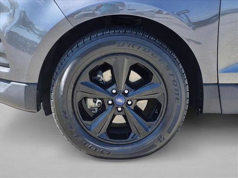 Used 2019 Ford Edge SE FWD image 22
