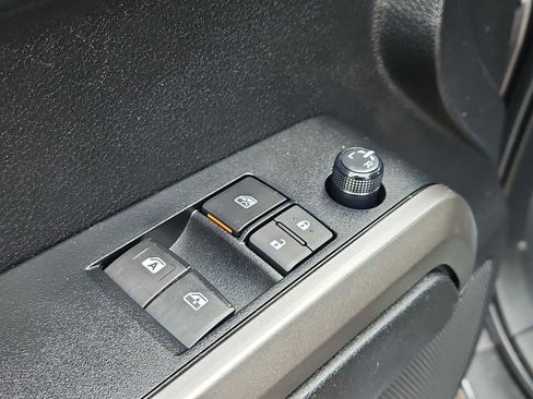 Used 2022 Toyota Tacoma SR5 AWD/4WD image 23