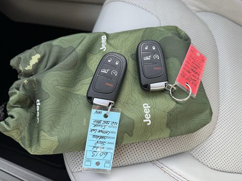 Used 2022 Jeep Cherokee Latitude Lux image 25