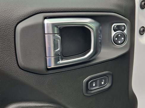 New 2025 Jeep Gladiator Sport image 10