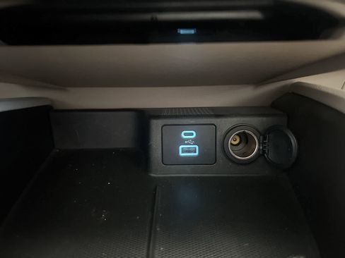 Used 2022 Ford Escape SE w/ SE Sport Appearance Package image 24