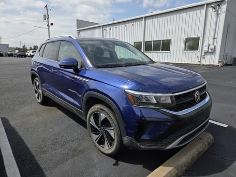 Used 2023 Volkswagen Taos SE image 3