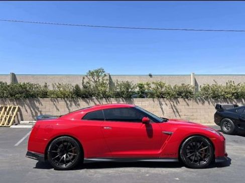 Used 2018 Nissan GT-R Premium image 6