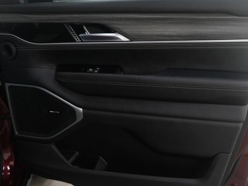 Used 2024 Jeep Wagoneer L Series III w/ Flexible Seating Group AWD/4WD image 11