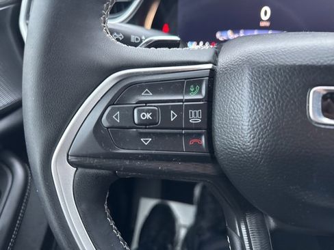 Certified 2025 Jeep Grand Cherokee Laredo w/ Luxury Tech Group I image 16