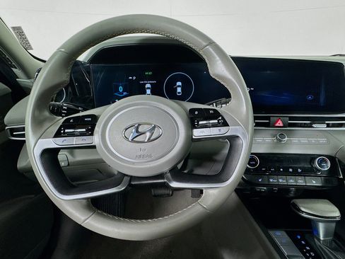 Used 2023 Hyundai Elantra SEL w/ Convenience Package FWD image 17