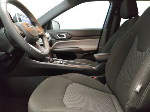 Used 2025 Jeep Compass Sport AWD/4WD image 17