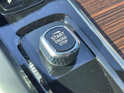 Used 2023 Volvo V60 B5 Cross Country Ultimate image 30