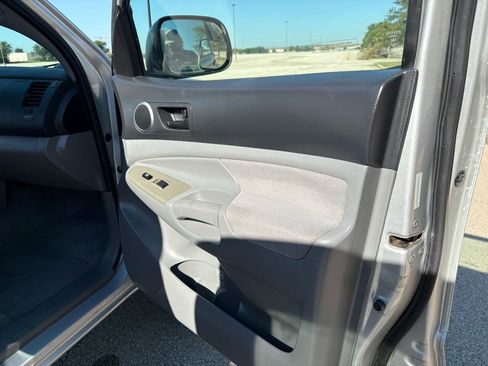 Used 2005 Toyota Tacoma PreRunner RWD image 33
