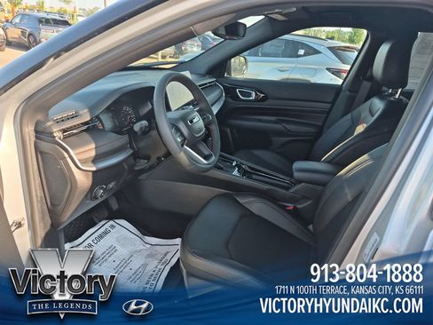 Used 2026 Jeep Compass Trailhawk AWD/4WD image 9