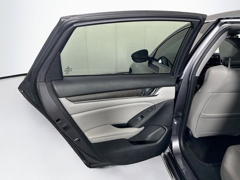 Used 2019 Honda Accord Touring image 26