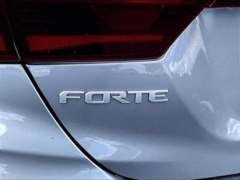 Used 2024 Kia Forte LXS FWD image 9