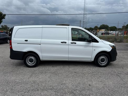 Used 2023 Mercedes-Benz Metris image 4