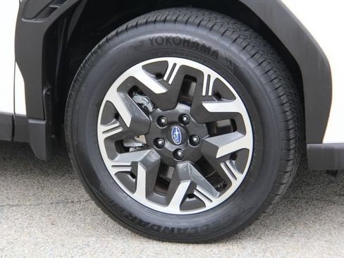 Certified 2025 Subaru Forester Premium AWD/4WD image 13