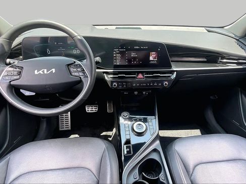 Used 2024 Kia Niro EX FWD image 14