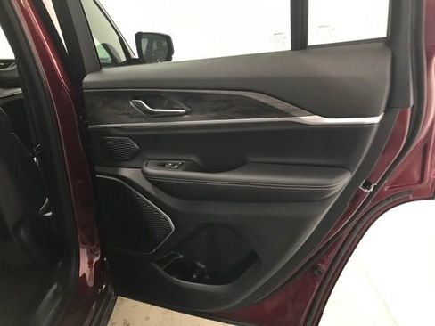 New 2025 Jeep Grand Cherokee Limited 4xe image 31