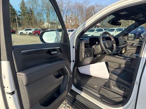 Used 2025 Chevrolet Tahoe RST w/ Comfort Package image 16