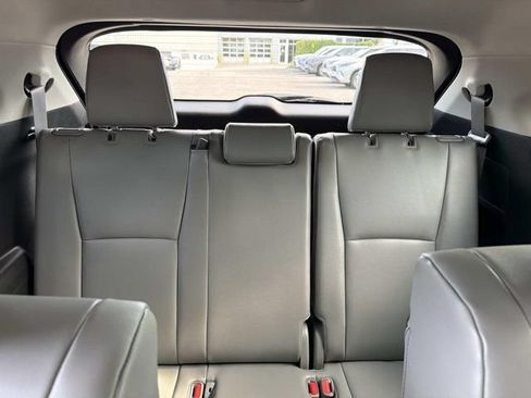Used 2023 Toyota Highlander FWD image 21
