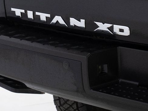 Used 2018 Nissan Titan PRO-4X w/ Pro-4x Convenience Package AWD/4WD image 19