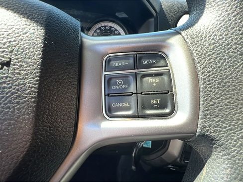 Used 2022 RAM 1500 Classic SLT AWD/4WD image 19