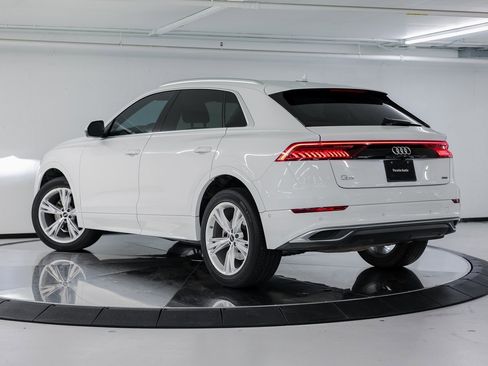 Used 2022 Audi Q8 Premium image 3
