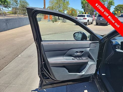 New 2025 Nissan Kicks SR FWD image 11