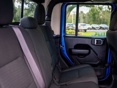 Used 2021 Jeep Gladiator Willys image 27