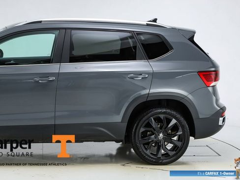 Used 2023 Volkswagen Taos SE w/ Panoramic Sunroof Package image 4