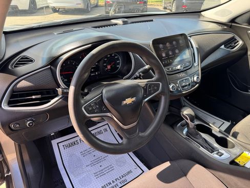 Used 2023 Chevrolet Malibu LS image 25