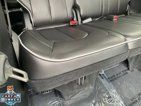 Used 2023 Chrysler Pacifica Limited w/ Uconnect Theater Family Group FWD image 59