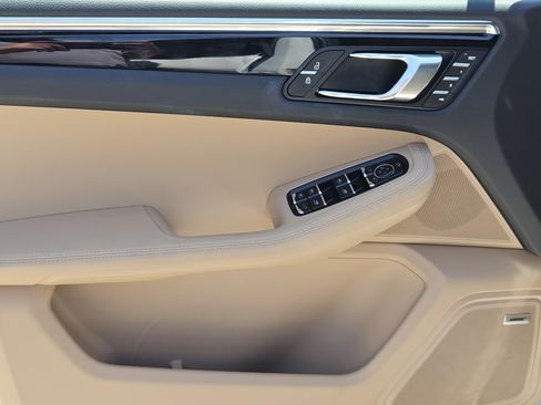 Certified 2026 Porsche Macan AWD/4WD image 22